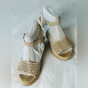 Vionic Ariel Women’s Orthotic Suede Wedge Espadrille Sandals Size 9